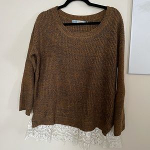 Lace-trimmed Orange/blue thread sweater, size L.